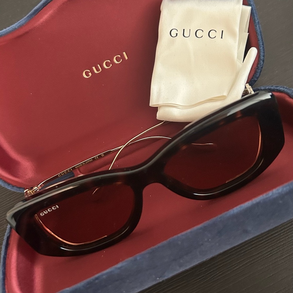 Gucci Women’s Sunglasses with Case - Never Worn, Brand New - Picture 3 of 5